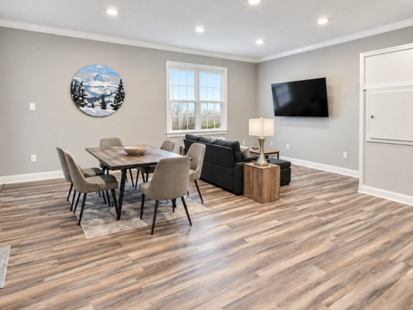 Large Office / apartment suite for rent in Athens GA with open work area